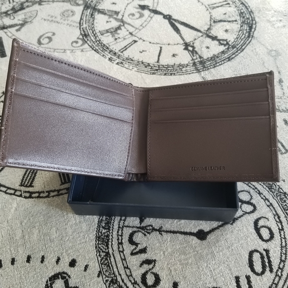 Penguin Men's Leather Wallet - Picture 5 of 6